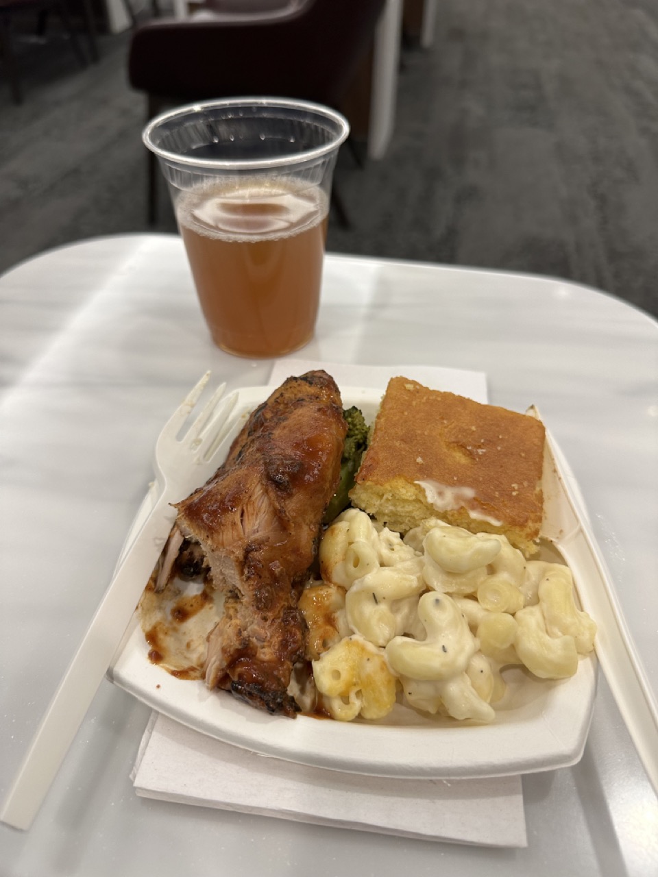 Delta SkyClub food: cornbread, roasted broccoli, mac 'n cheese, and barbecue chicken