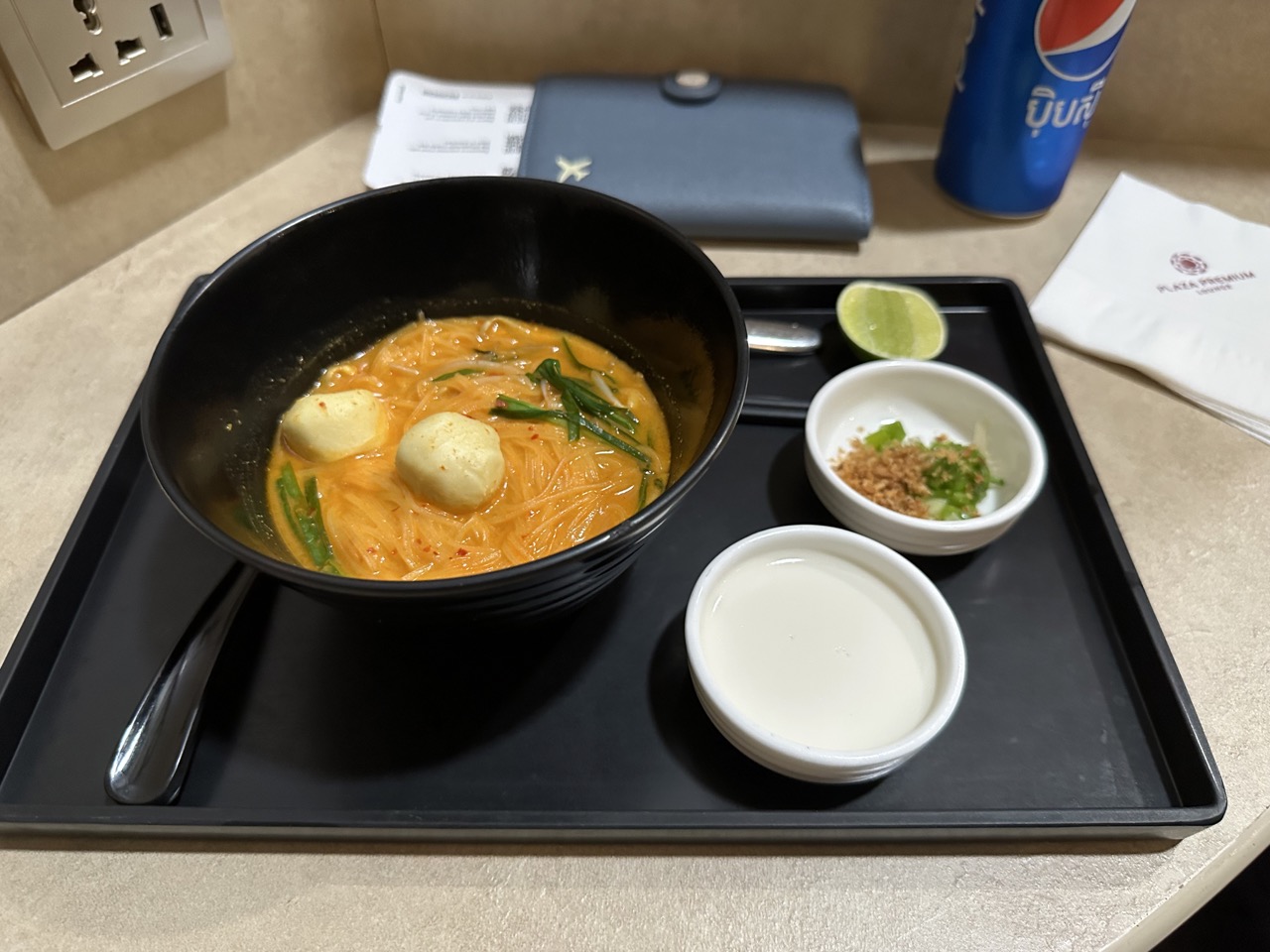 I ate some curry laksa in the lounge