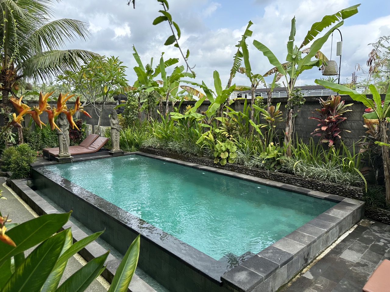 After waking up in the daylight I was able to appreciate the beautiful courtyard and pool located right outside my room