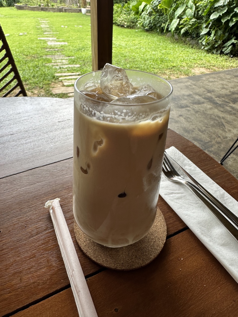 Kopisuku (iced coffee with coconut syrup)