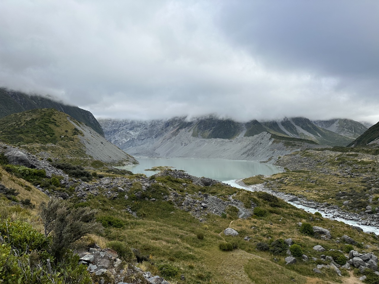 Mueller Lake at the start of the Hooker Valley Track