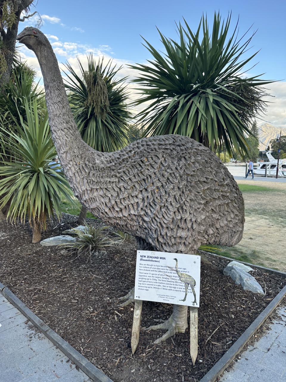 A cool statue of a Moa (now-extinct flightless bird endemic to New Zealand) in Queenstown