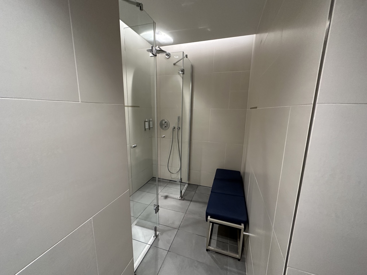 Shower in the Air France Lounge at CDG-2E Hall L