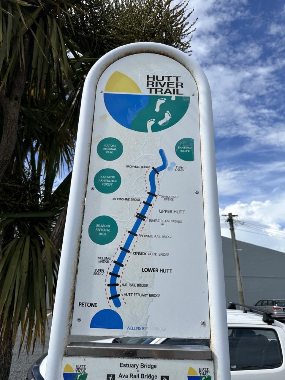 I went out for a walk along the end of the Hutt River Trail, the full trail is 29km long and leads along the Hutt River to Wellington Harbor