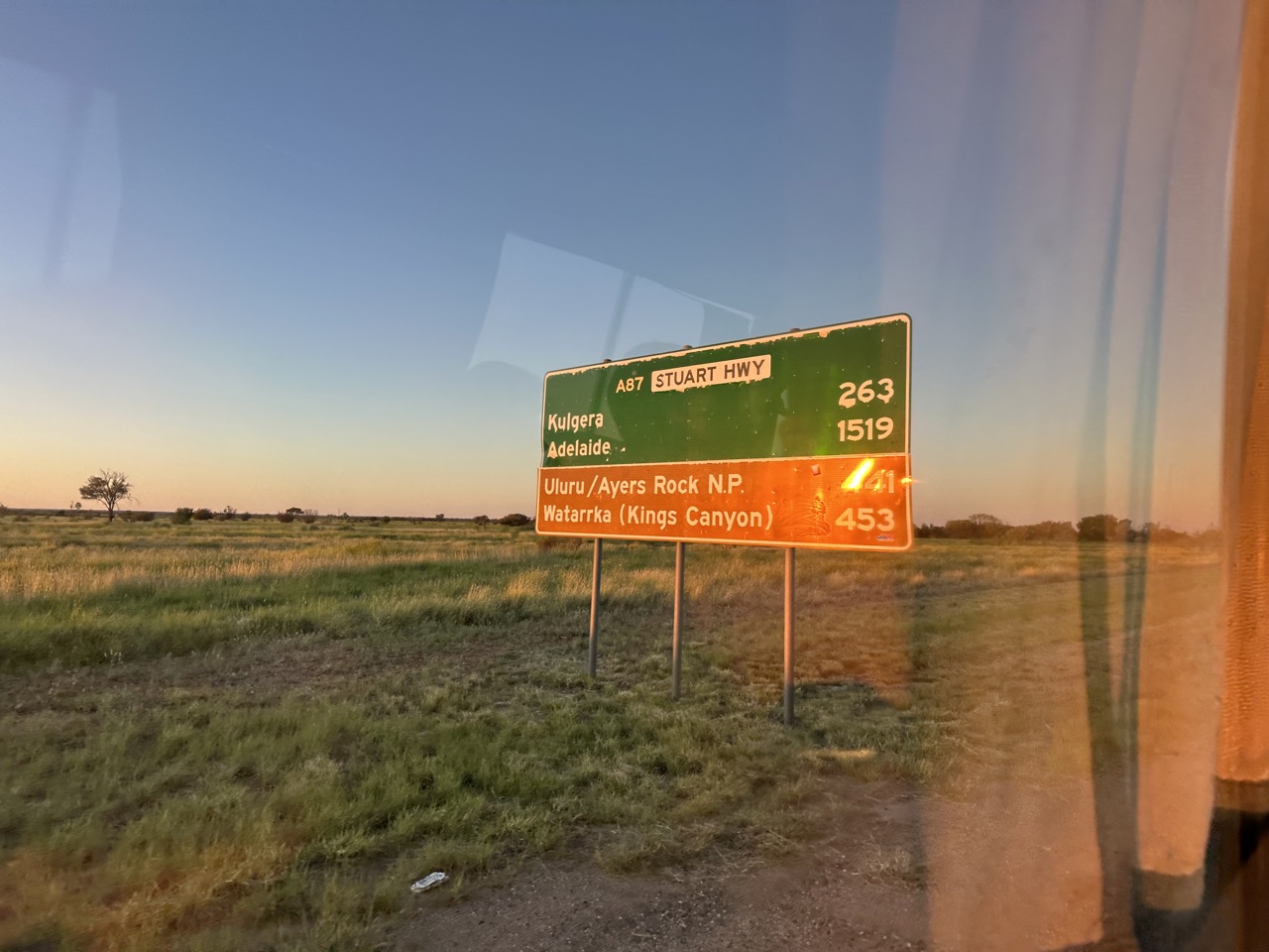 A roadsign along the Stuart Highway that we are only 441km away from Uluru