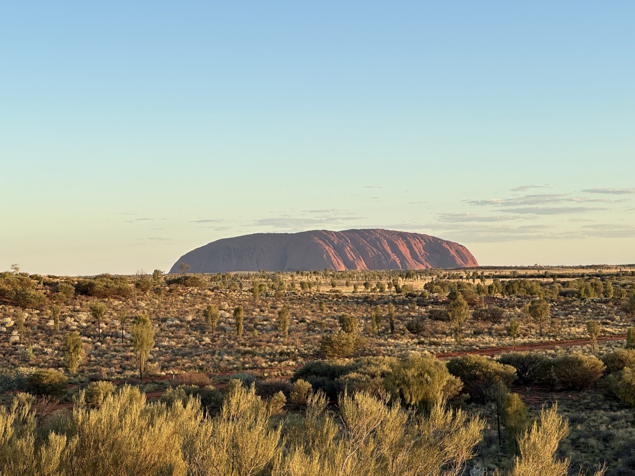 We went to the top of Ewing lookout at the campground, and saw the sunset behind Kata Tjuta, which gave a beautiful flow onto Uluru 