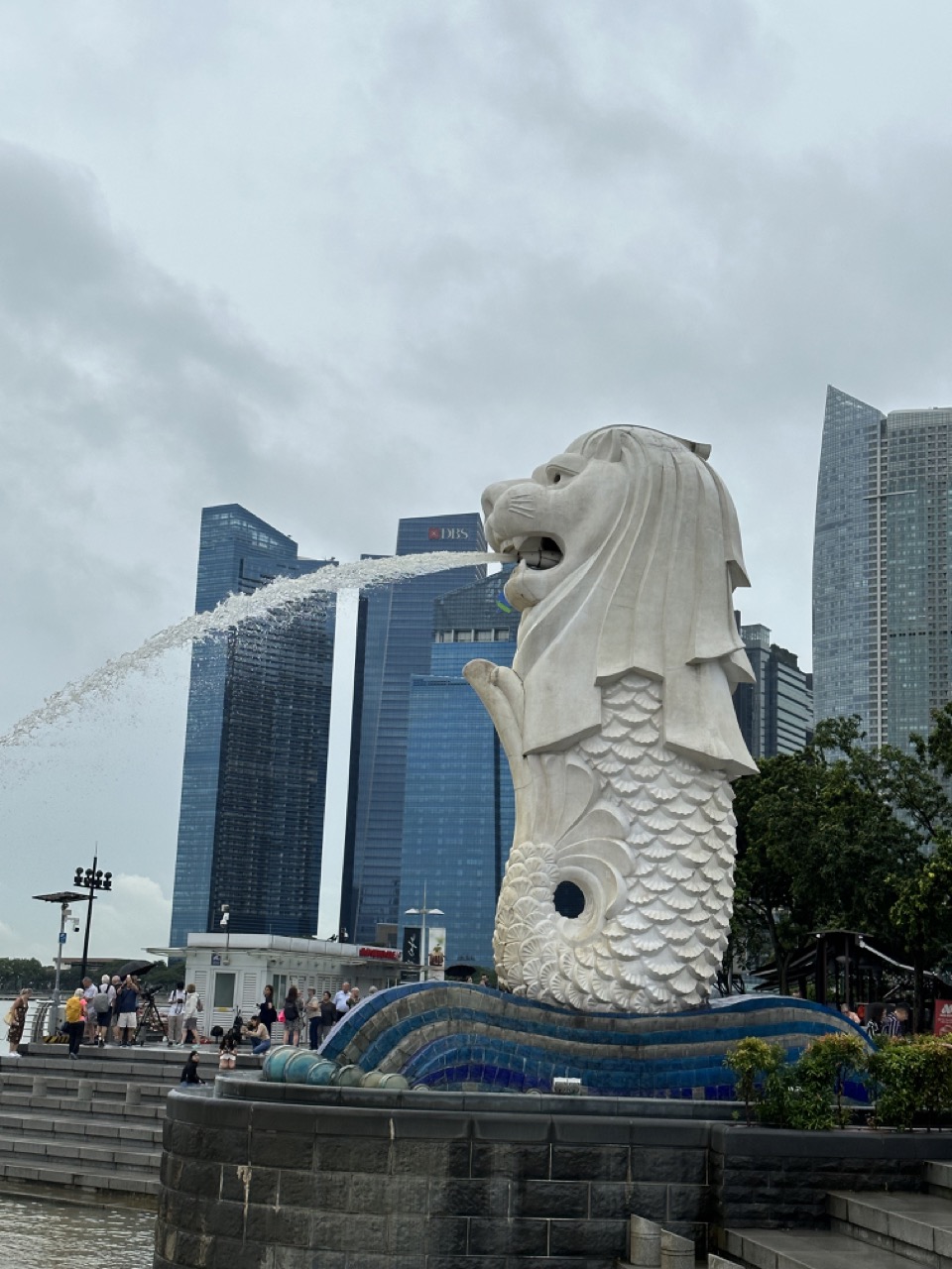 I took a walk to Merlion Park, an iconic symbol of Singapore