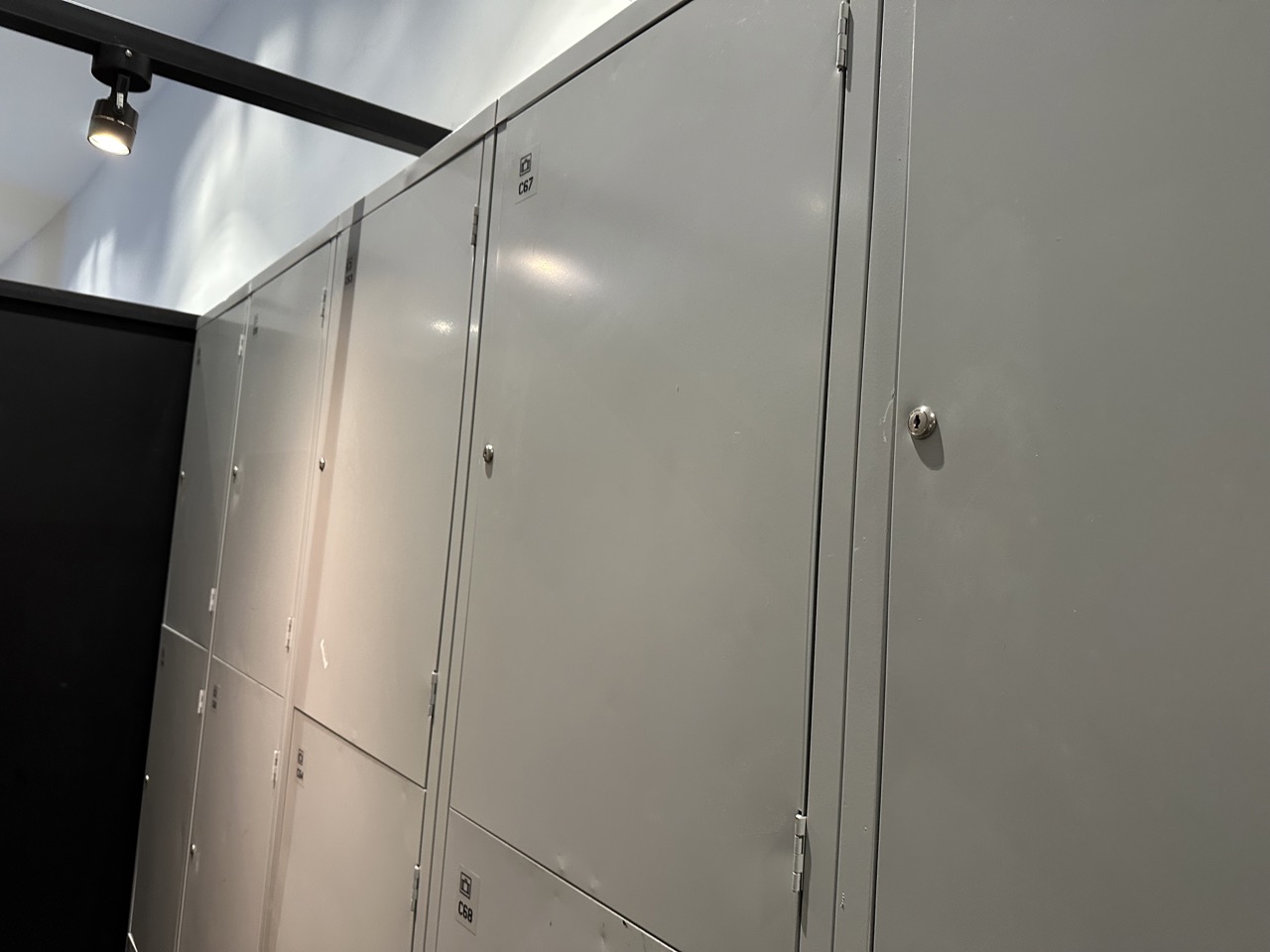 All guests at CapsuleTransit get a locker to store their luggage