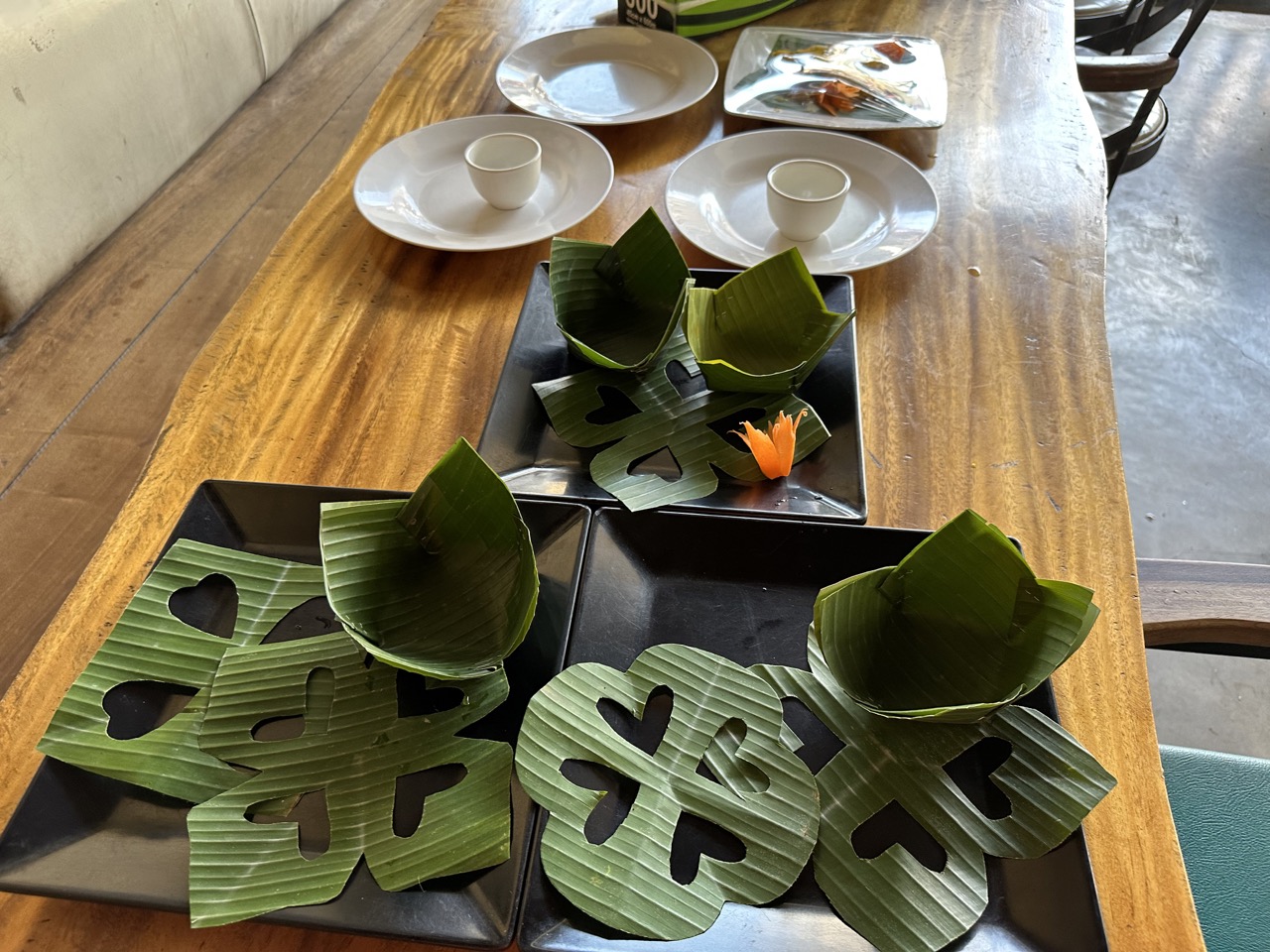 We learned how to cut banana leaves to form bowls to serve Amok and to decorate the plates